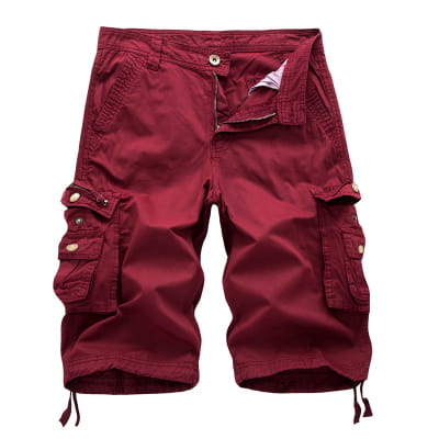 Bermudas cargo en coton bordeaux pour hommes avec plusieurs poches et des poignets à cordon de serrage, présentés du côté arrière.
