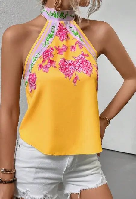 Ein kräftig gelbes ärmelloses blumiges Neckholder-Top mit pinkfarbener Stickerei und lavendelfarbenem Besatz.