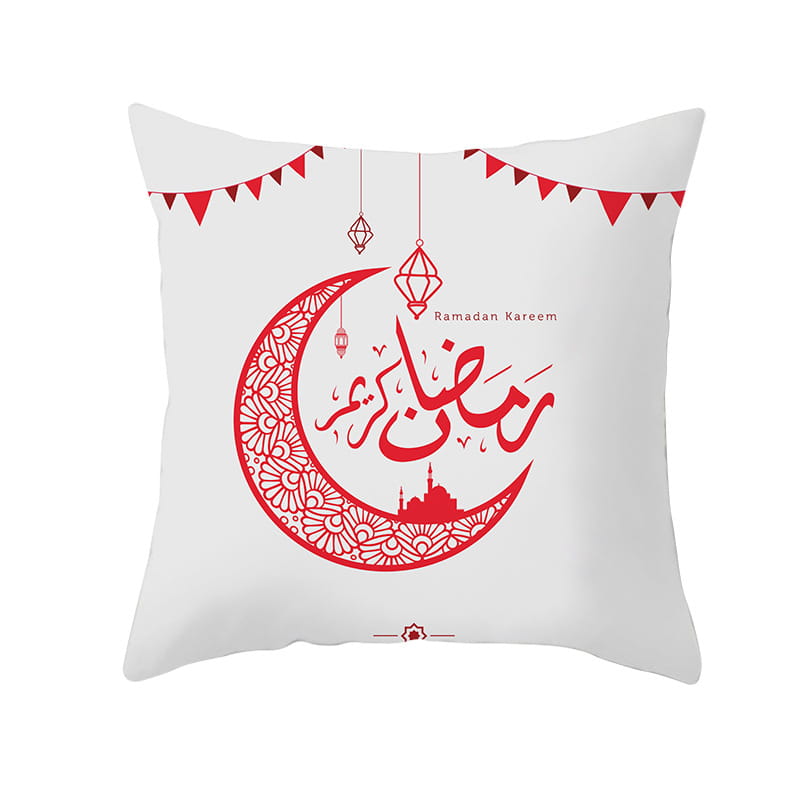 Cojín decorativo blanco que presenta una luna creciente roja con patrones florales intrincados, linternas colgantes y el texto ramadán kareem en inglés y caligrafía árabe, parte de la colección de fundas de cojín de Ramadán Kareem azul y oro para linterna Eid.