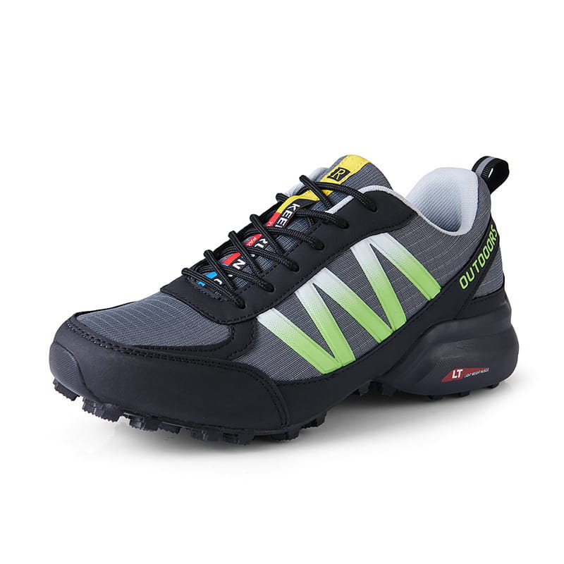 Chaussure de trail noire et vert citron avec dessus en mesh respirant, semelle en caoutchouc et marquage pour l’extérieur, conçue pour les activités de plein air.