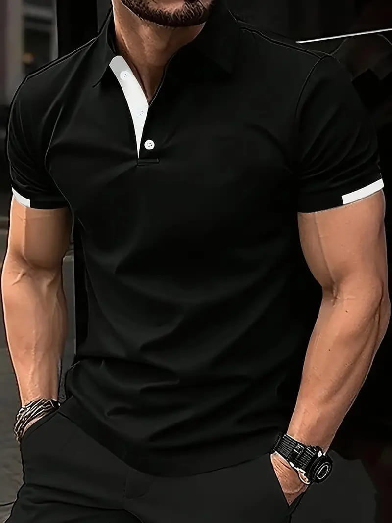 Kontrastiertes Herren-Poloshirt in Schwarz im kurzärmeligem Design mit weißem Kragen und Ärmelbesatz, geeignet für den Freizeitgebrauch.