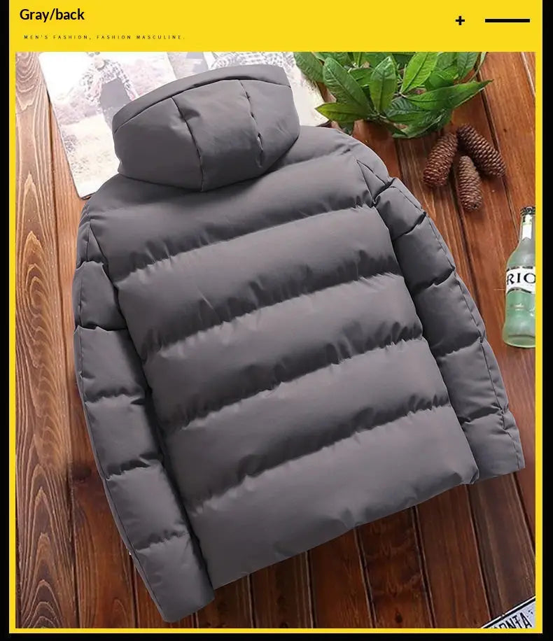 Une doudoune à capuche en coton pour hommes gris foncé, avec coutures horizontales matelassées.