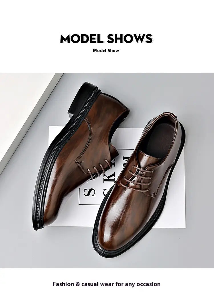 Chaussures de ville habillées Oxford en cuir pour homme, marron, avec un design à lacets et des semelles en caoutchouc noir, idéales pour les mariages.