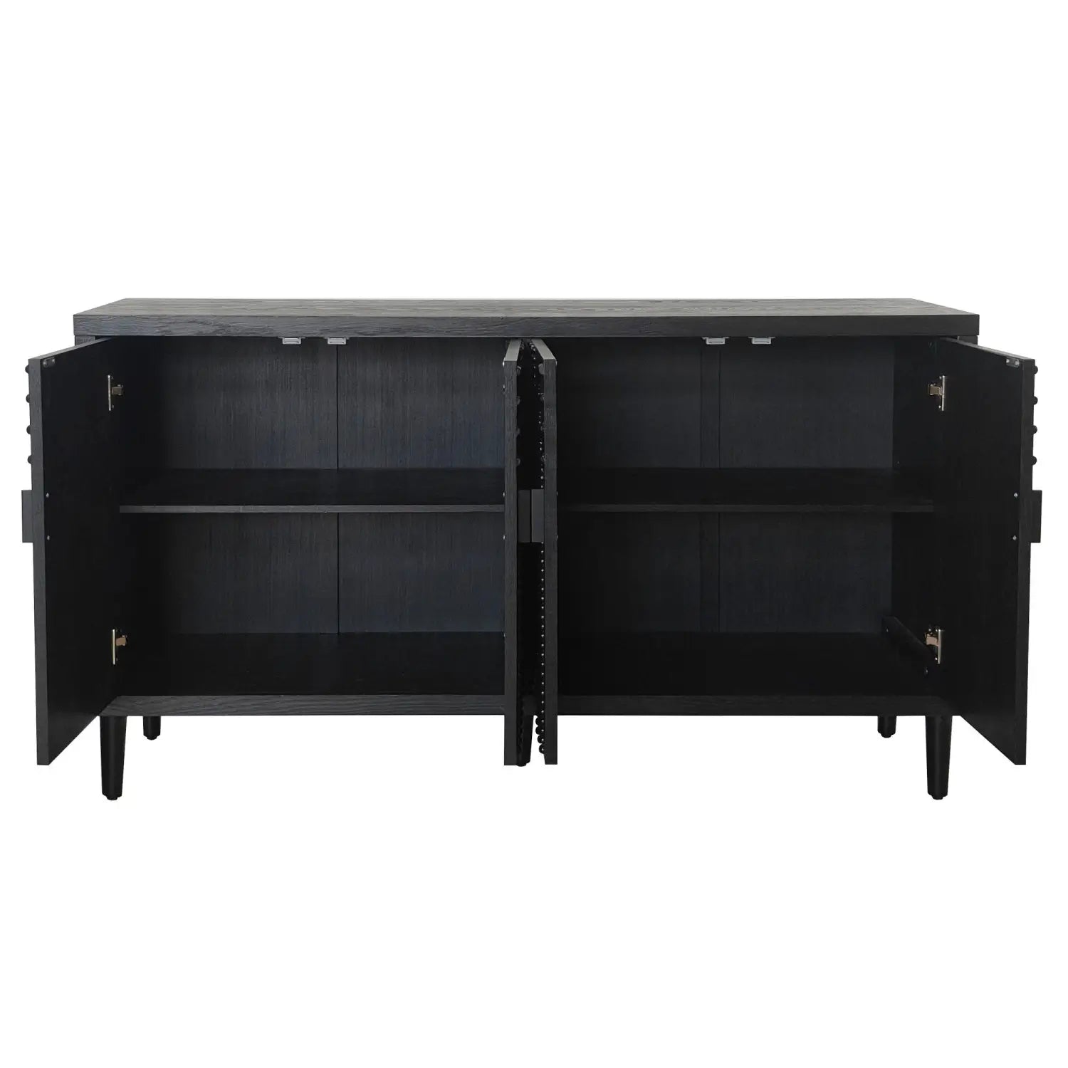 Schwarzer Holz-Sideboard-Schrank mit gebogenen Nagelkopfreißern als Akzent, mit zwei offenen Türen, die innenliegende Ablagefächer zur Aufbewahrung erkennen lassen.