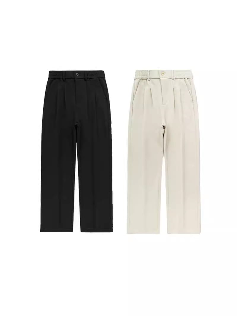 Pantalon pour hommes à plis, coupe ample à jambes larges et ajustement décontracté, noir et beige, au design minimaliste et épuré.