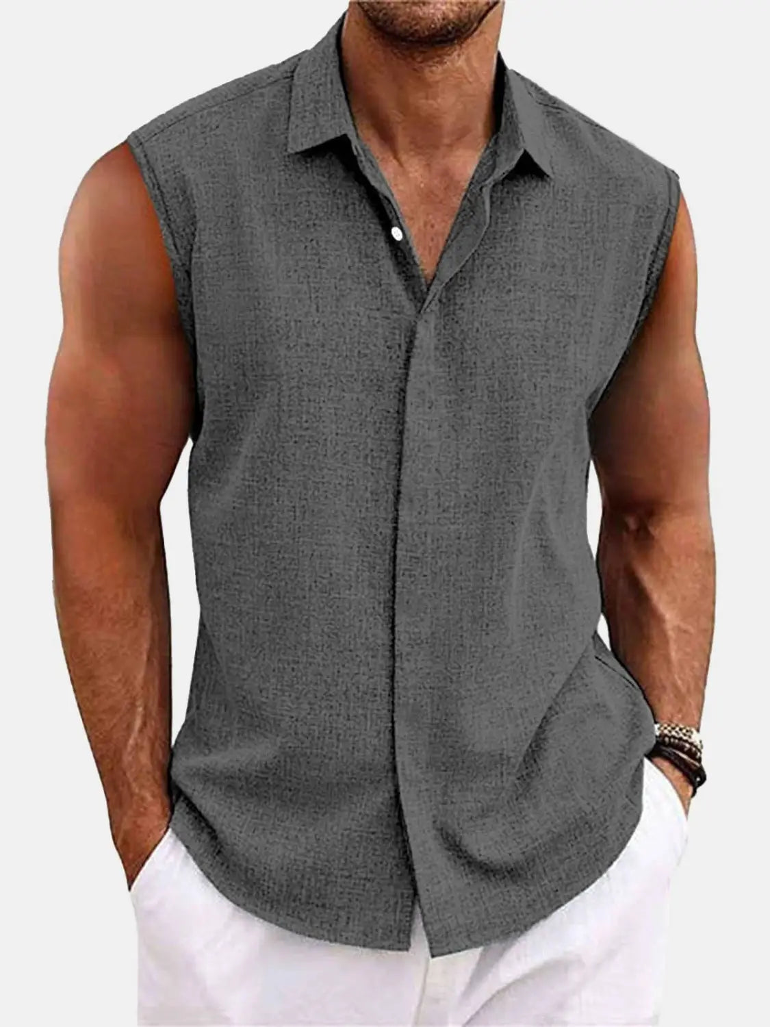 Herren-Slim-Fit-graues ärmelloses Button-up-Strandhemd aus einer Leinenmischung mit dezentem, texturiertem Webmuster.