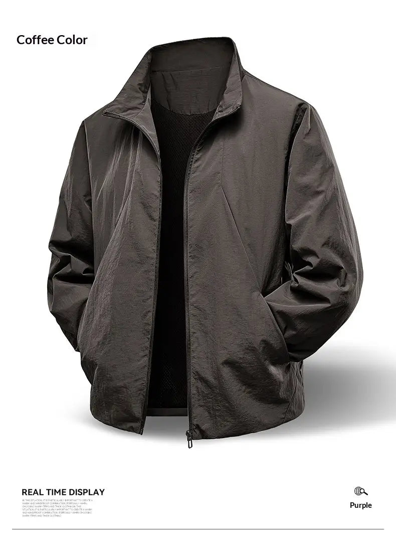Veste zippée coupe-vent imperméable légère pour homme couleur café, en nylon, avec col montant et fermeture frontale.