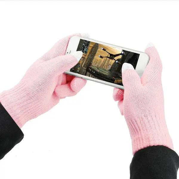 rosa gestrickte Touchscreen-Winterhandschuhe mit weißen Fingerspitzen aus wärmender, winddichter, für die Nutzung bei Kälte entwickelter Ausführung, von der Rückseite gezeigt