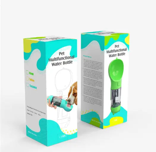 Bouteille d’eau multifonctionnelle pour chien verte, avec corps transparent et bec, conçue pour l’hydratation et la distribution de sacs à crottes.