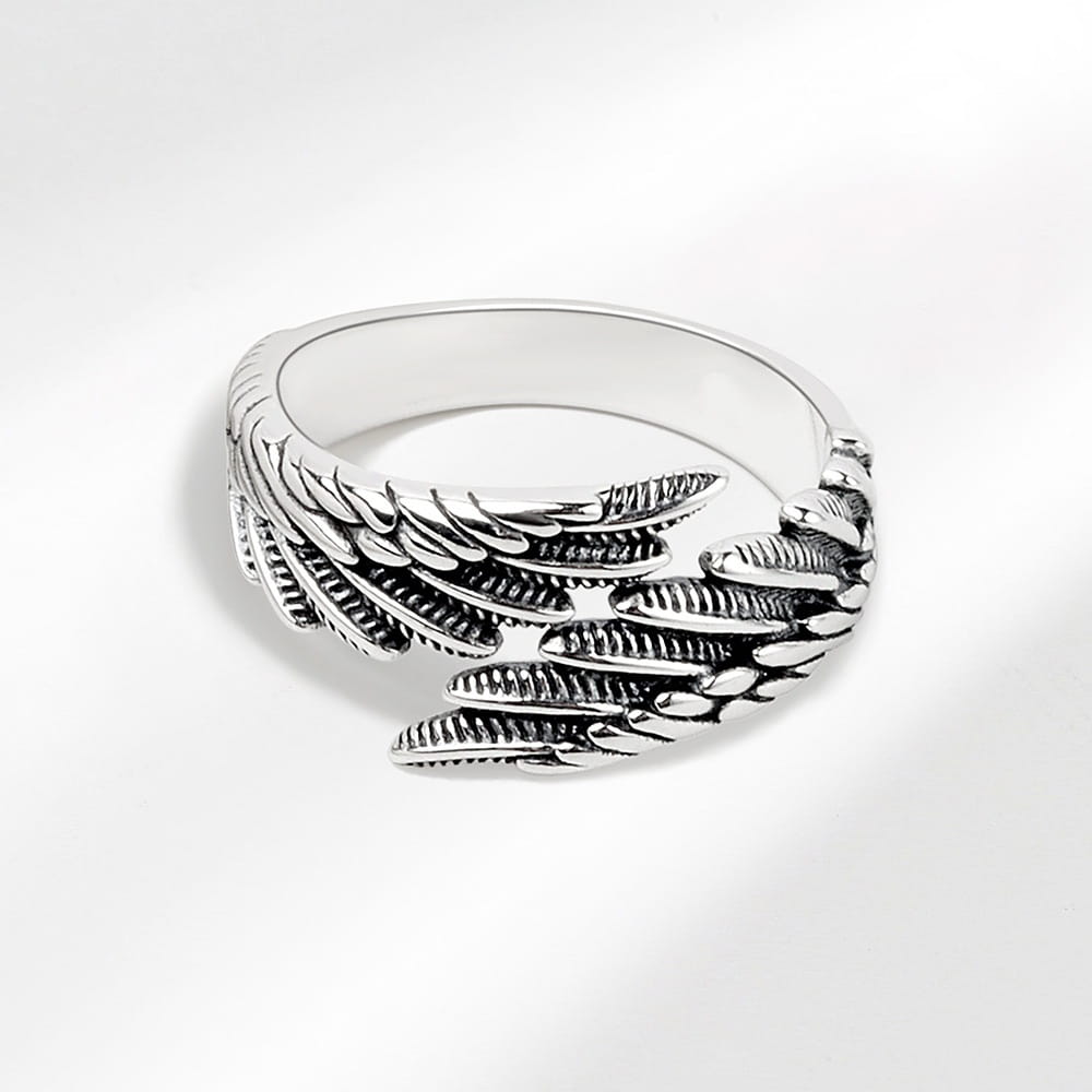 925 sterling silver angel wing ring in silver featuring intricate feather detailing.