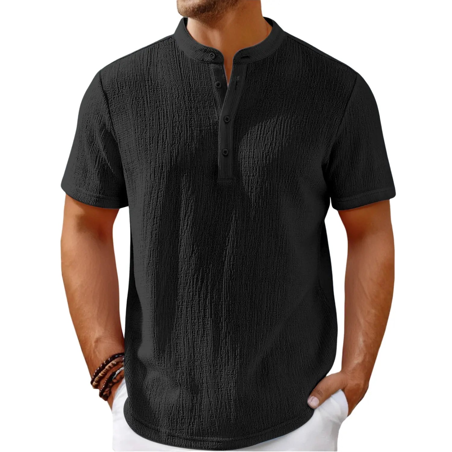 Chemise henley rétro en coton lin texturé pour hommes, noire, avec un tissu légèrement côtelé et une patte boutonnée à manches courtes.