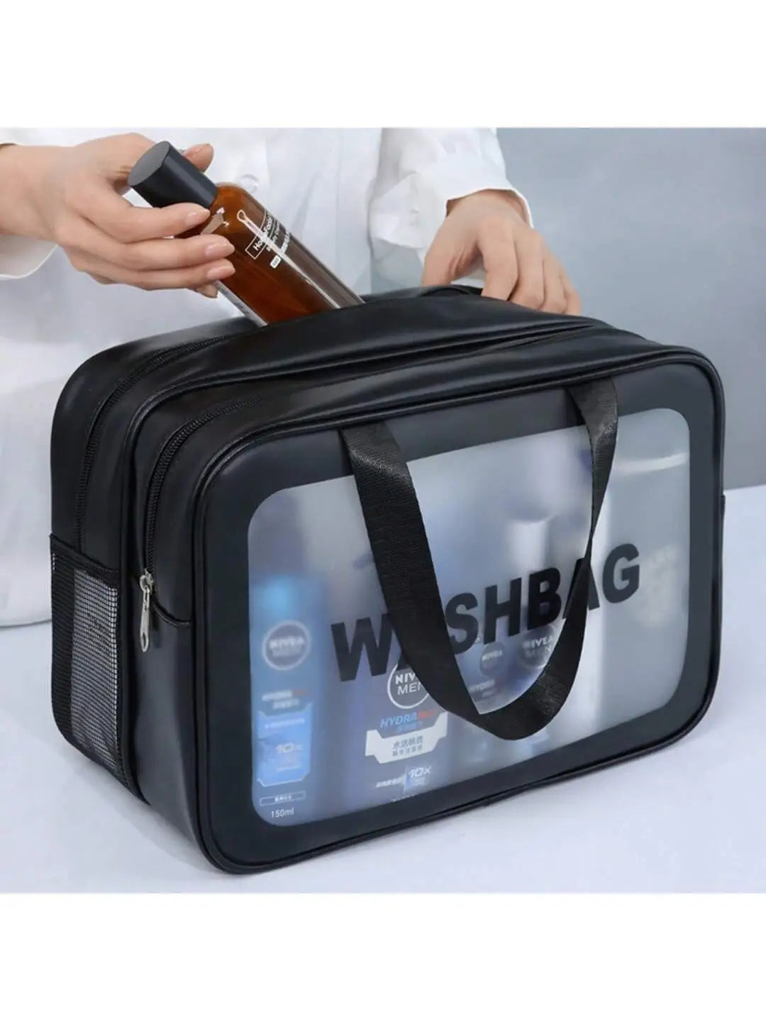 Schwarze transparente Waschtasche mit schwarzen Griffen und seitlicher Mesh-Tasche; mit kräftiger washbag-Aufschrift auf der Vorderseite, für Reisekosmetiktasche mit Trennung von trocken und nass und Wäsche-Organizer.