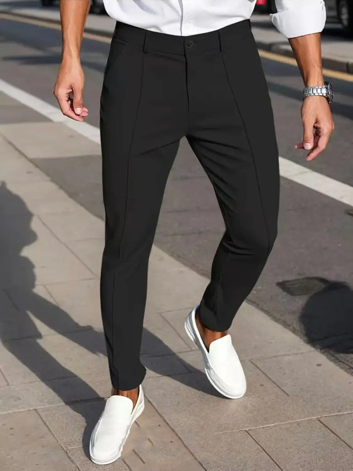 Schwarze Slim-Fit-Stretch-Anzughosen mit einem eleganten modernen Schnitt und dezenten Falten am Bund
