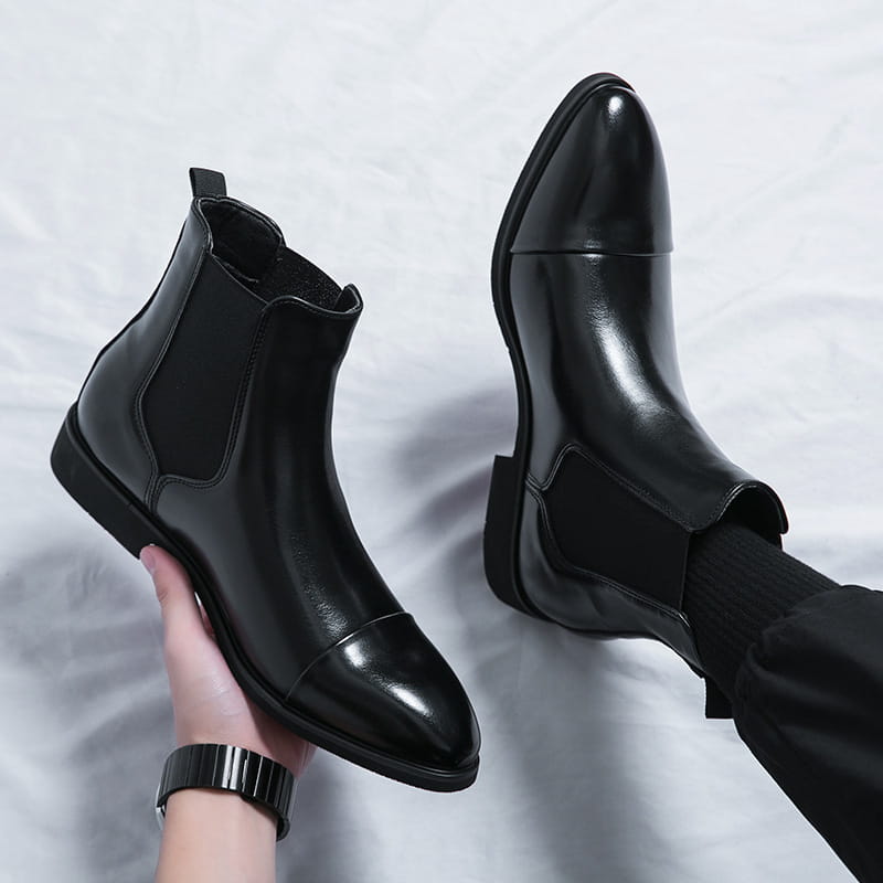 Men’s black patent leather Chelsea boots with glossy finish elastic side panels and pointed toe.