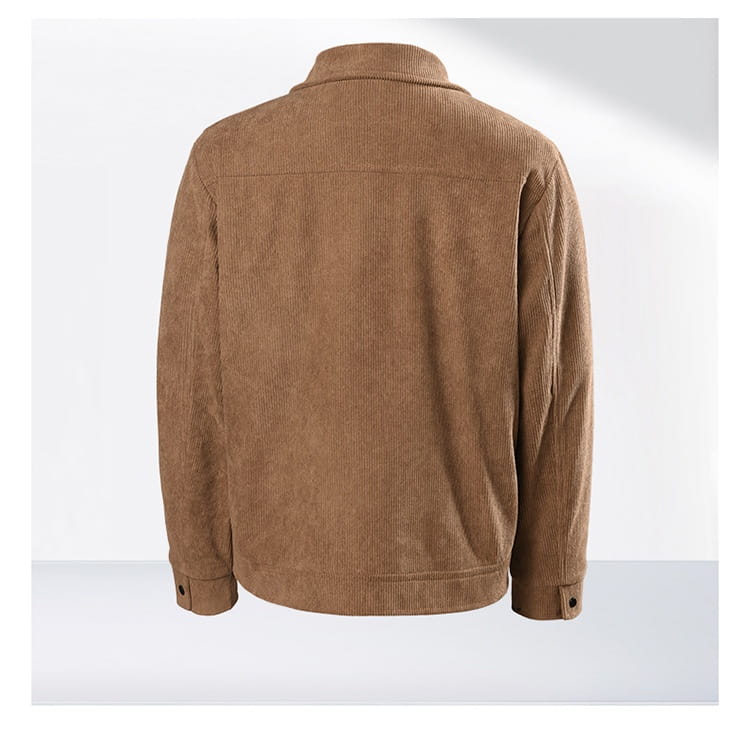Eine hellbraune Herren-Cordjacke im Casual-Stil mit klassischem Kragen und geknöpften Bündchen.