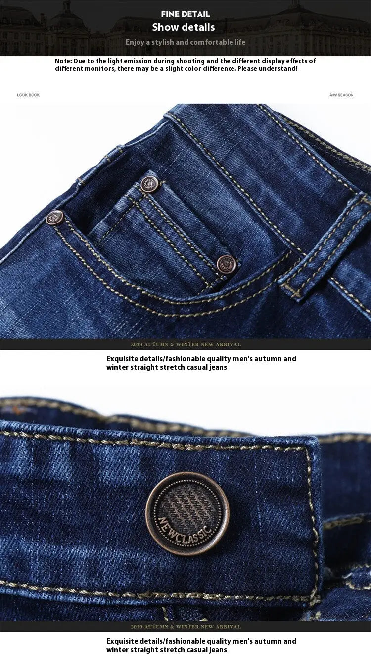 Pantalones vaqueros de mezclilla elástica de corte slim fit para hombre, con mezclilla azul marino oscuro, botones metálicos de tono plateado y costuras reforzadas.