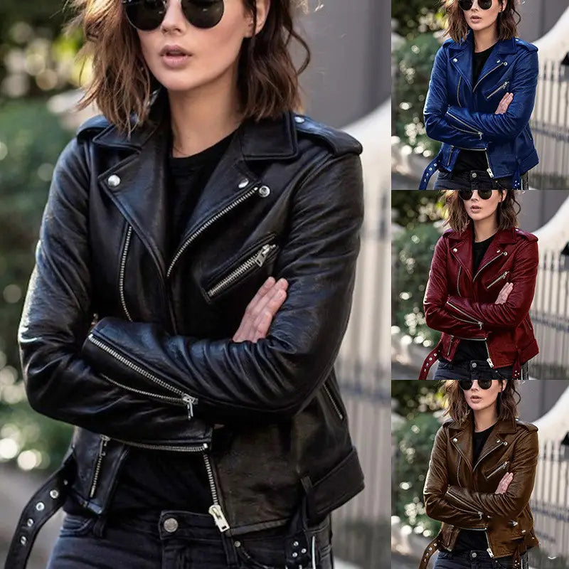 Eine schwarze Ledermotorradjacke mit silbernen Reißverschlüssen und Druckknöpfen, entworfen als stilvolle und robuste Option für Oberbekleidung