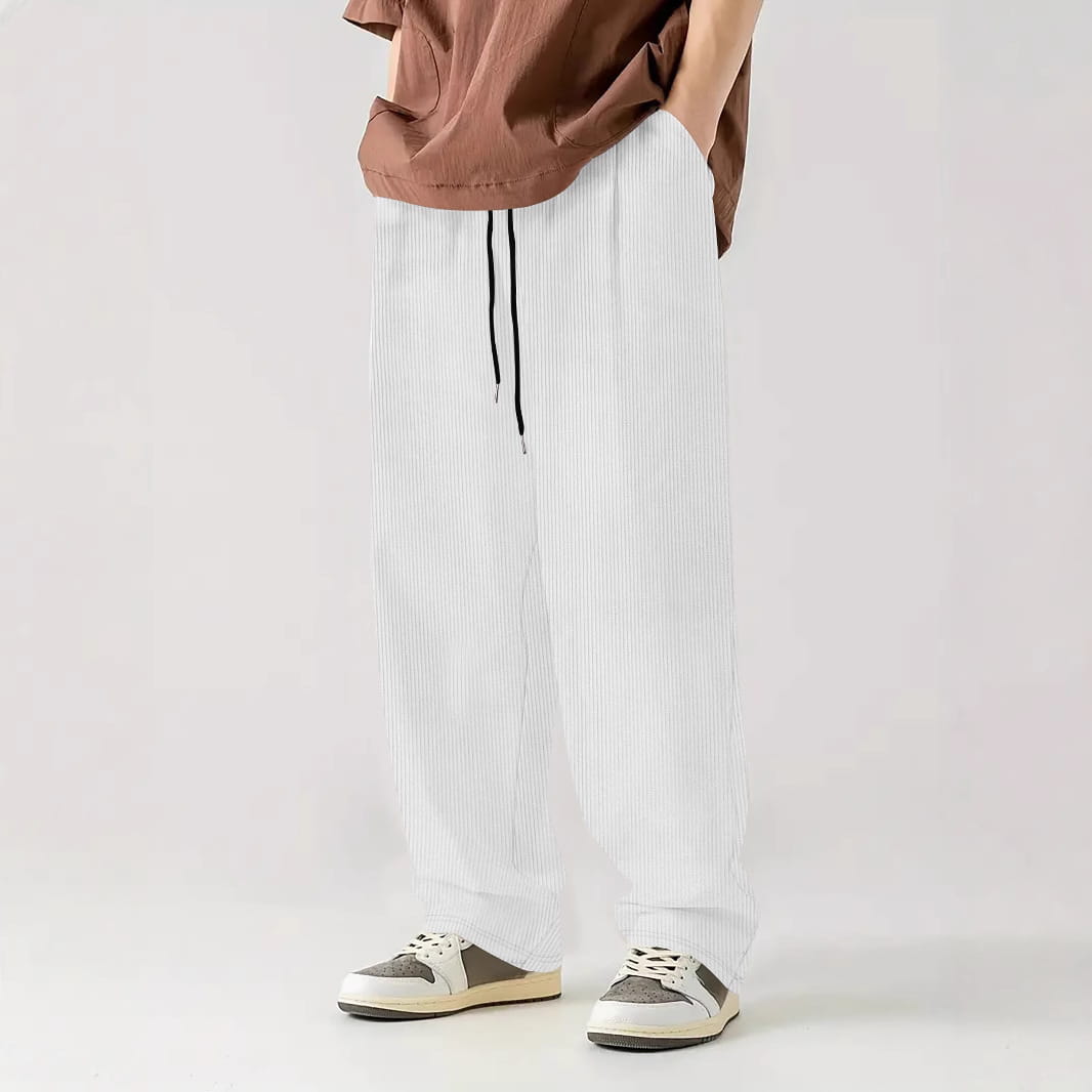 Pantalones anchos tipo traje casuales de pana blancos con franjas verticales, cinturilla de cordón negro y diseño de pierna recta