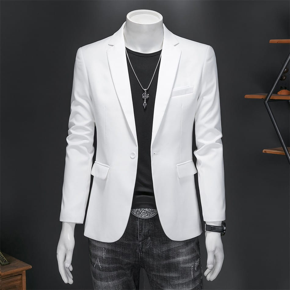 Chaqueta de vestir empresarial de pana blanca con ajuste slim, corte a medida elegante y brillo sutil.
