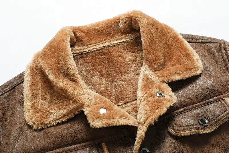 Veste en denim doublée de polaire d’hiver pour homme, en peau de mouton, en cuir marron, avec un intérieur en peau de mouton moelleux doublé et une conception classique du col.