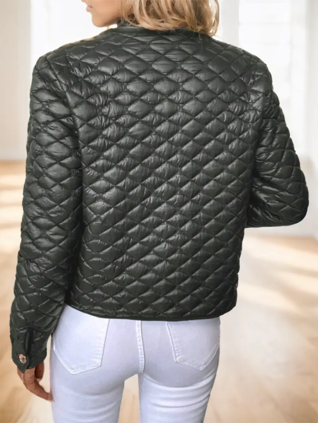 Chaqueta acolchada tipo puffer negra para mujer en talla grande, con patrón de rombos, confeccionada en material brillante e impermeable al agua, adecuada para la vestimenta de invierno.