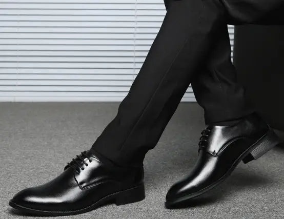 Men’s brown leather formal dress shoes featuring a polished finish and classic lace-up design.