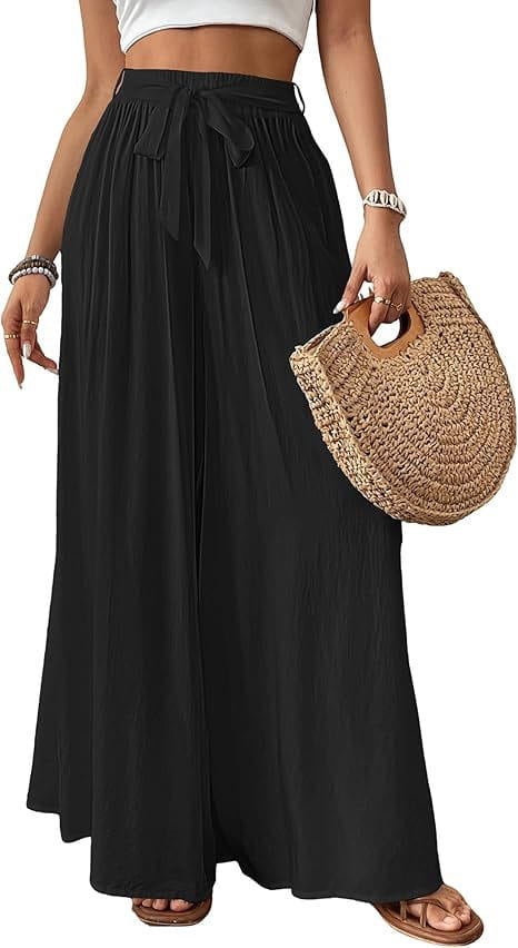 Pantalon évasé à taille haute noir avec une ceinture nouée, conçu pour les femmes dans le cadre de la collection de pantalons évasés à imprimé floral.
