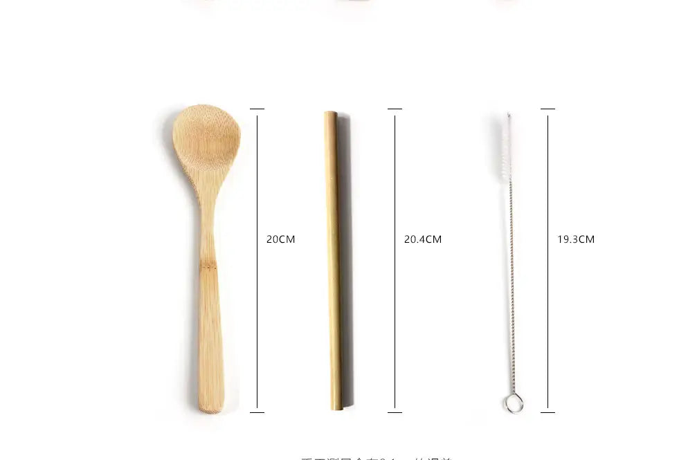 Juego de cucharas de bambú color marrón claro, pajitas y cepillo de limpieza con estuche de viaje enrollable de patrón de cuadros para uso portátil.