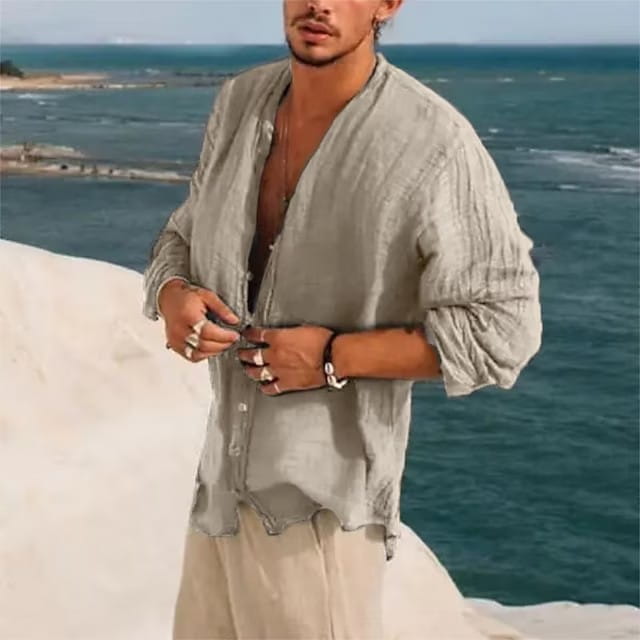 Chemise en lin pour homme à manches mi-longues, style décontracté, coupe ample d’été, en lin texturé gris clair, avec fermeture boutonnée sur l’avant et manches retroussées, pour une coupe décontractée.