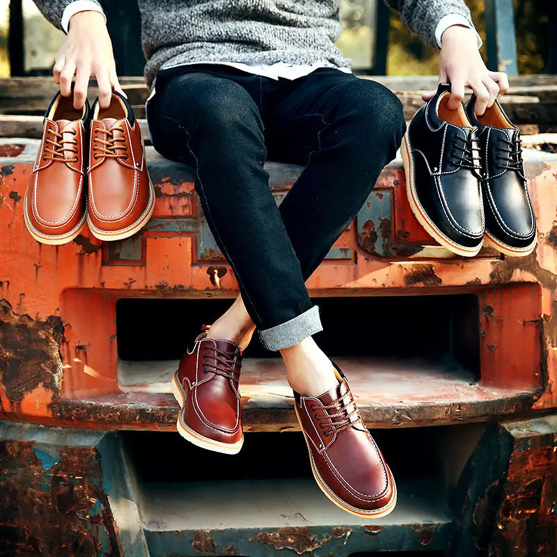 Herren-Ledern-Schuhe im Oxford-Stil zur Höhensteigerung in Braun, mit Schnürdesign und kontrastierenden beigen Sohlen und Steppungen, mit 6-cm-Einlegesohle.