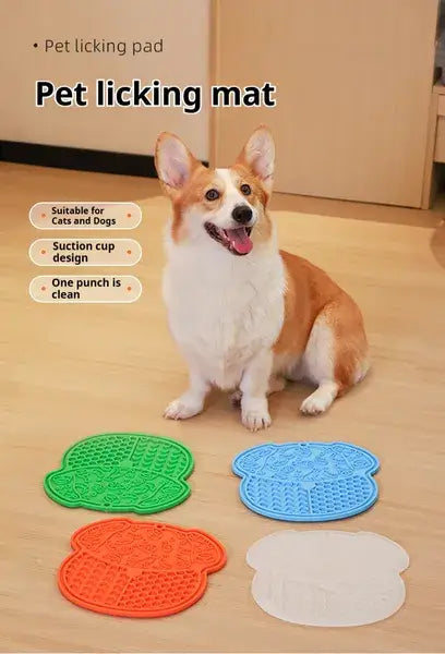 Alfombrilla para lamer con dispensador lento, almohadilla de succión, fabricada de silicona suave y flexible con relieves texturizados para el aseo, disponible en color verde, azul, naranja y blanco.