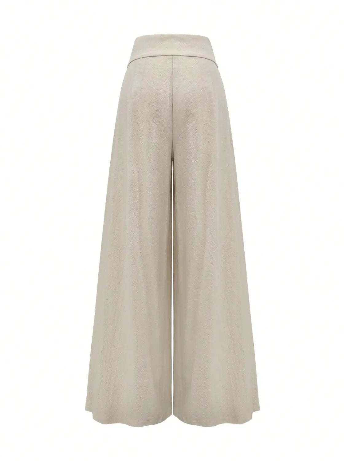 Pantalon ample taille haute beige réalisé dans une matière lisse et fluide, mettant en valeur une taille haute et une silhouette ample.