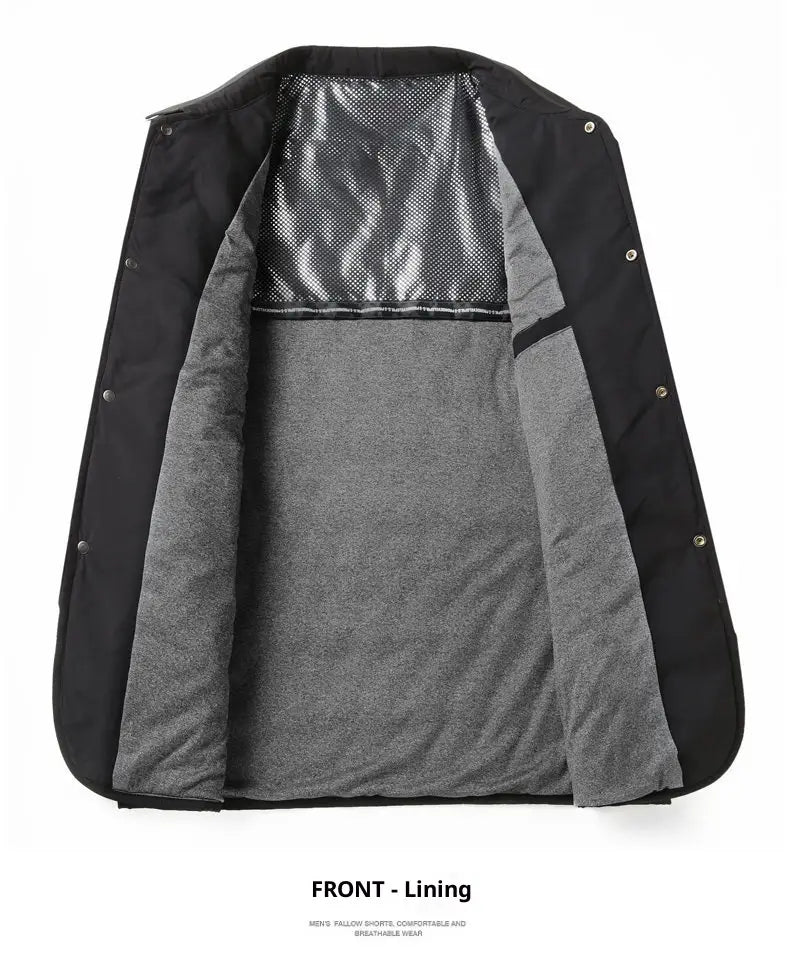 Schwarze Herren-Leichtjacke im gesteppter Business-Stil mit Diamantmuster, mit schwarzer Wattierung außen und grauem Fleece-Innenfutter sowie Mesh-Futter.