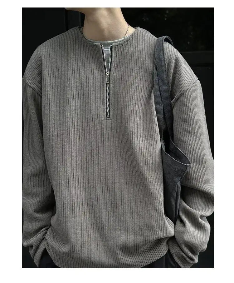 Suéter tipo jersey de punto acanalado gris con media cremallera para hombre, con cremallera frontal corta, ideal para uso casual.