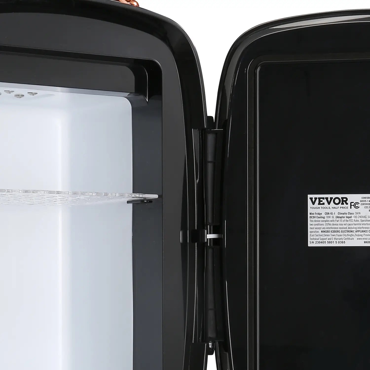 Réfrigérateur Vevor 6 l pour soins de la peau avec miroir à LED et accents or rose, avec une finition noire brillante et une étagère intérieure transparente.