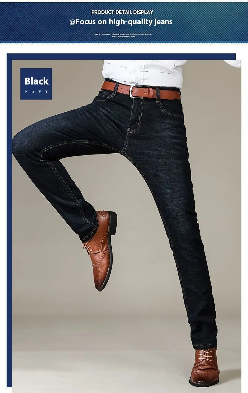 Jeans d’affaires décontractés pour homme à taille haute élastique, coupe slim, en denim bleu foncé, avec une coupe classique droite et des détails de coutures visibles.