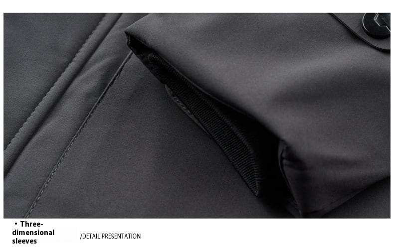 Abrigo de invierno acolchado con capucha negro para hombre con mangas tridimensionales y detalles de costura sutiles.