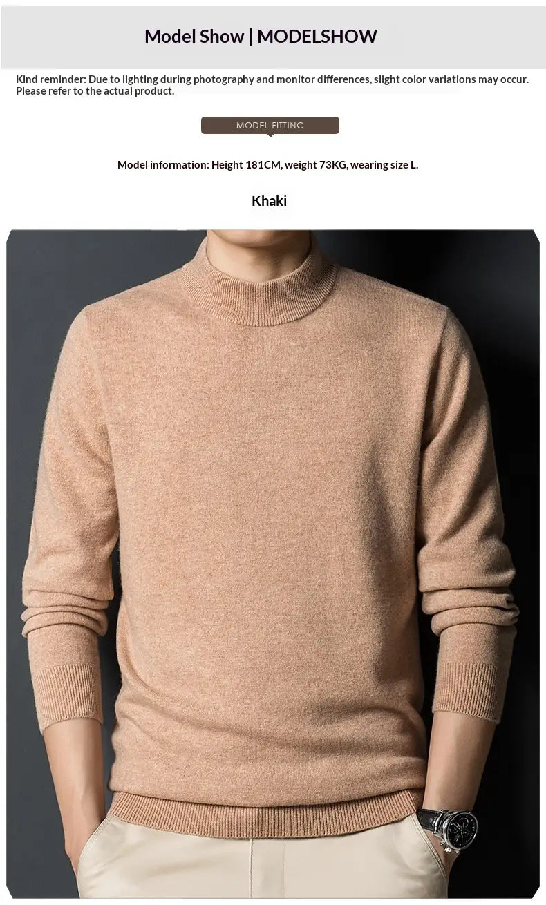 Ein weicher, strukturierter khakifarbener Herren-Pullover mit Stehkragen im Slim-Fit mit gerippten Bündchen und Saum.