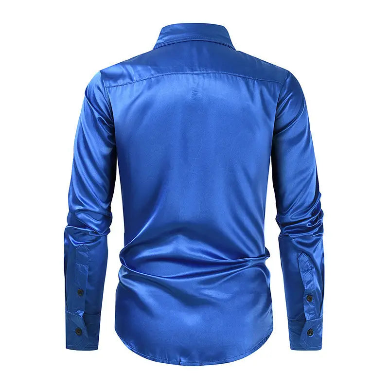 Ein Herren-Slim-Fit-Paillettenkleid für Partys mit elegantem königsblauem Satin-Langarm-Design, klarem Kragen und geknöpften Manschetten.