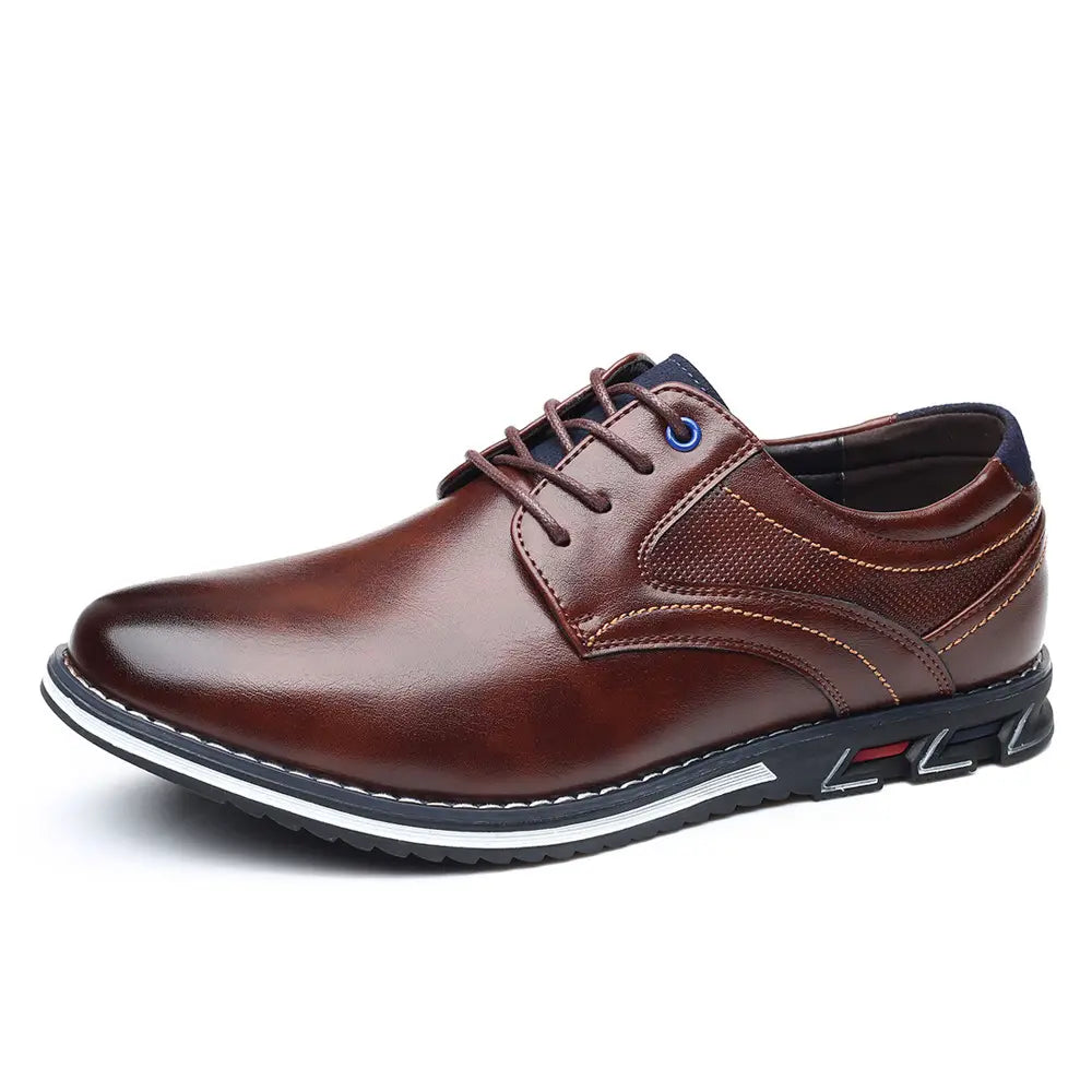 Herren-Premium-PU-Leder-Schnürschuh im eleganten Casual-Stil in Braun mit einer schwarzen und weißen Gummisohle.