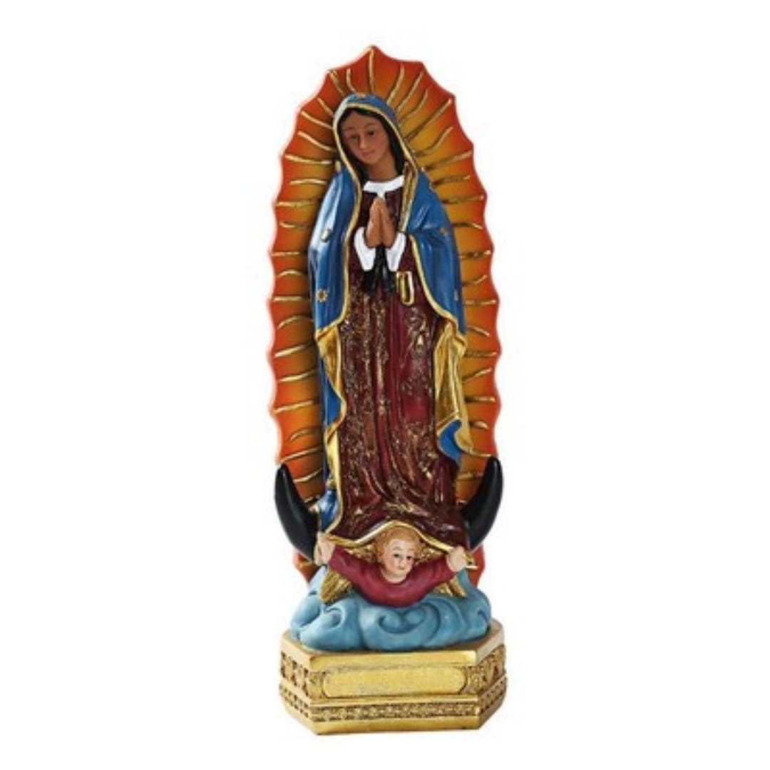 Statue de la Vierge Marie en résine de Notre-Dame de Guadalupe, 20,3 cm, présentant une robe bleue et dorée détaillée, avec des motifs complexes et un halo radiant orange-rouge, sur fond blanc.