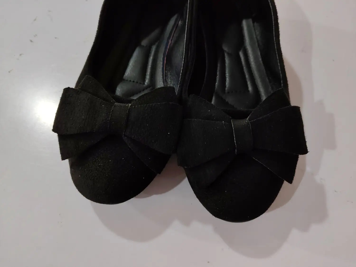 Women’s magenta suede bow round toe flat gommino loafers featuring matching bow accents for elegant wear.