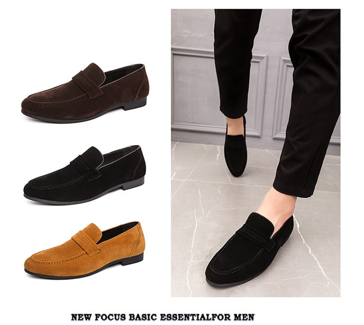 Mocassins en daim à enfiler pour homme en noir, avec un design classique et une surpiqûre contrastante.