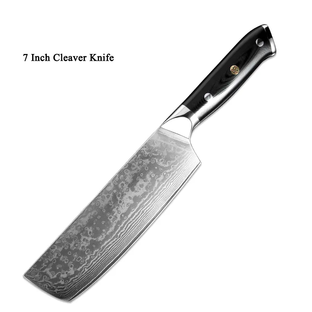 Ein 17,8-cm-Küchenbeil (7 Zoll) mit Klinge aus Damaststahl und schwarzem G10-Griff, mit goldfarbenen Nieten, Teil des Damaststahl-Küchenmesserset 4-teilig mit G10-Griff.