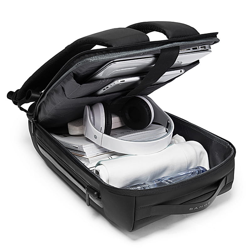 Wasserdichter schwarzer Laptop-Rucksack für den Business-Bereich mit USB-Anschluss, mit eleganter moderner Gestaltung und mehreren Fächern für Laptop, Kopfhörer und Technikzubehör.