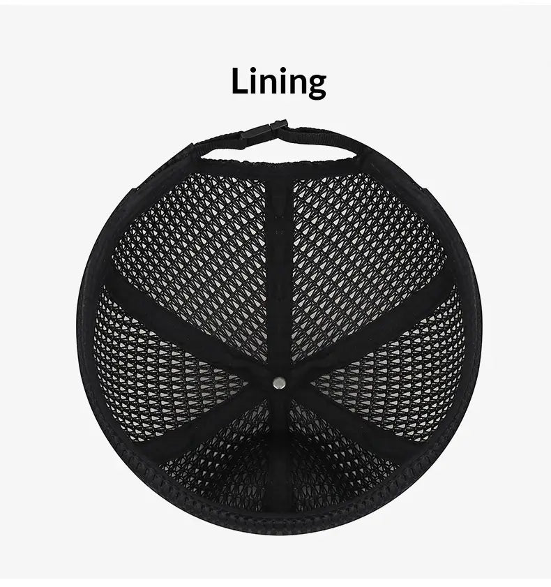 Gorra tipo baseball de malla gris claro para mujer con forro de malla negra, diseño transpirable estructurado y costuras reforzadas a lo largo de los bordes.