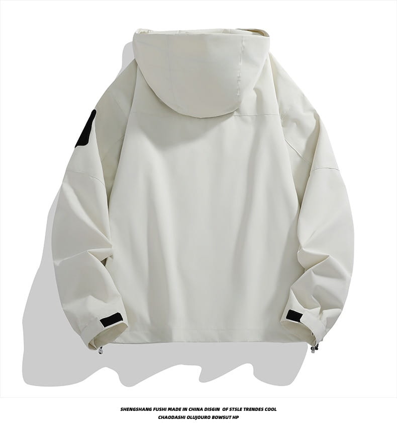 Off-White taktische Kapuzen-Shelljacke mit schwarzen Patch-Details an den Ärmeln und Bündchen.