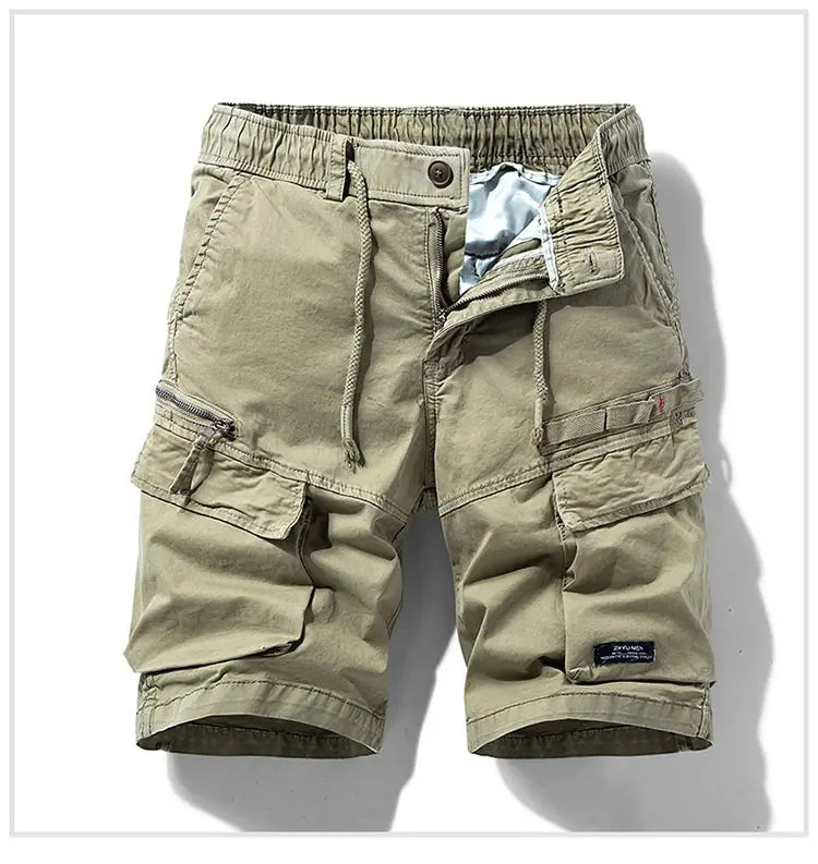 Short cargo en coton kaki pour hommes à coupe ample, plusieurs poches et taille à cordon de serrage.
