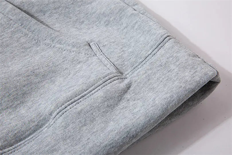 Sweat à capuche de type pullover pour homme avec le visuel croisé « Philippiens 4:13 » en molleton chiné gris, doté de poignets côtelés et d’une poche cousue avec soin