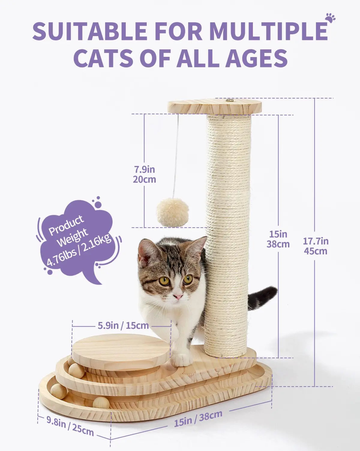 Griffoir pour chat beige enveloppé de corde en sisal, avec des plateformes en bois étagées et un jouet à balle pendante pour un jeu interactif.